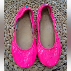 Women's Pop Pink Tieks - Size 9 🎉FINAL LOW🎉